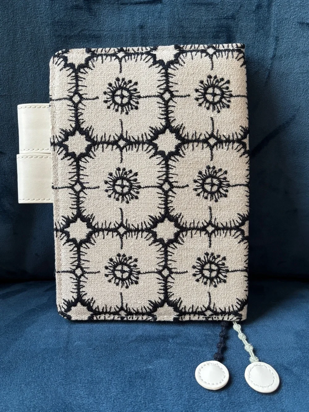 Hobonichi A6 - minä perhonen anemone (Beige)